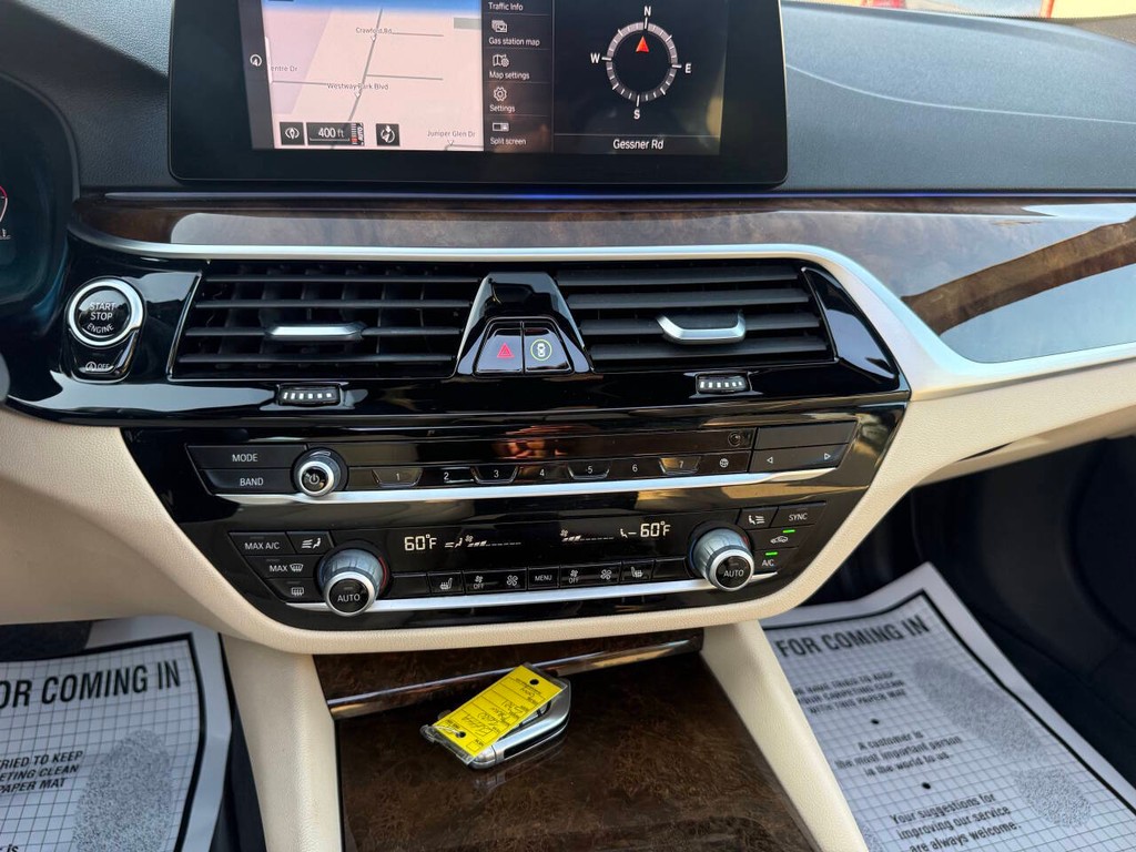 BMW 5 Series Vehicle Full-screen Gallery Image 29