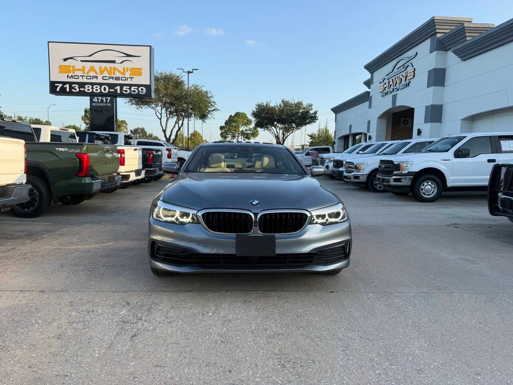 BMW 5 Series Vehicle Full-screen Gallery Image 43