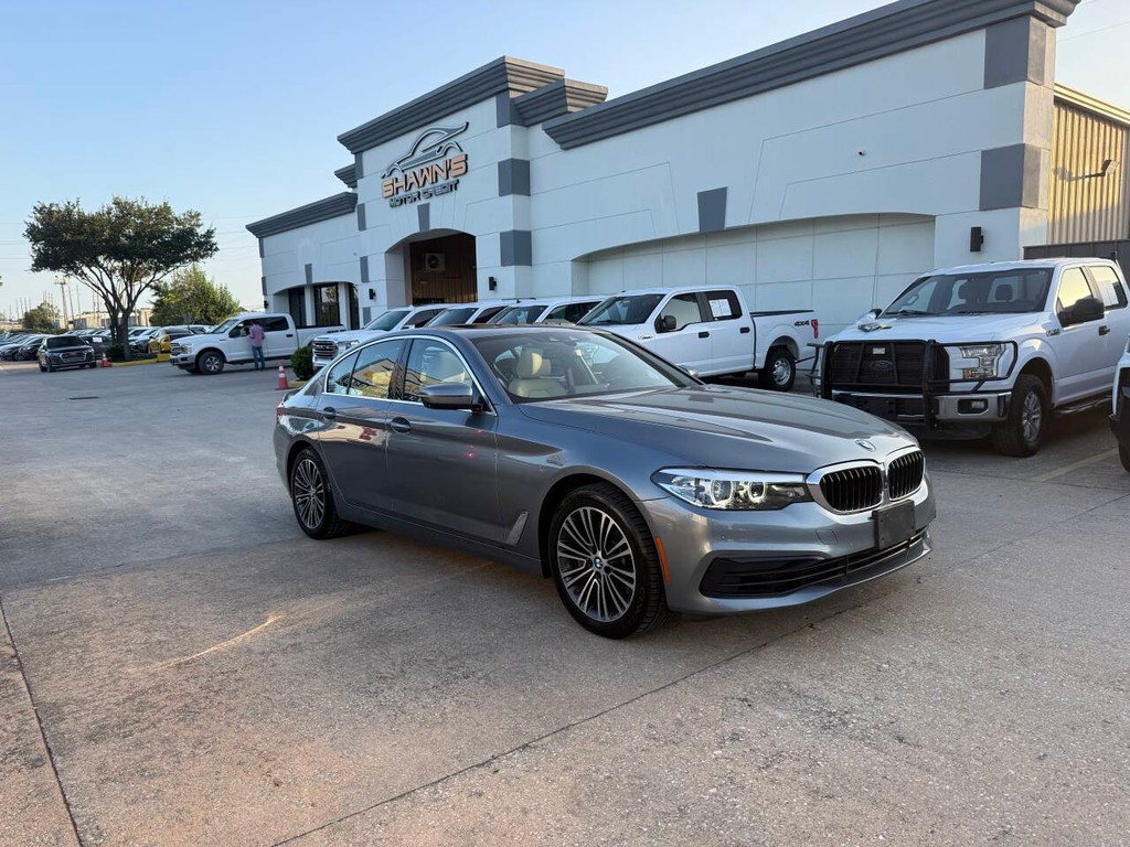 BMW 5 Series Vehicle Full-screen Gallery Image 44