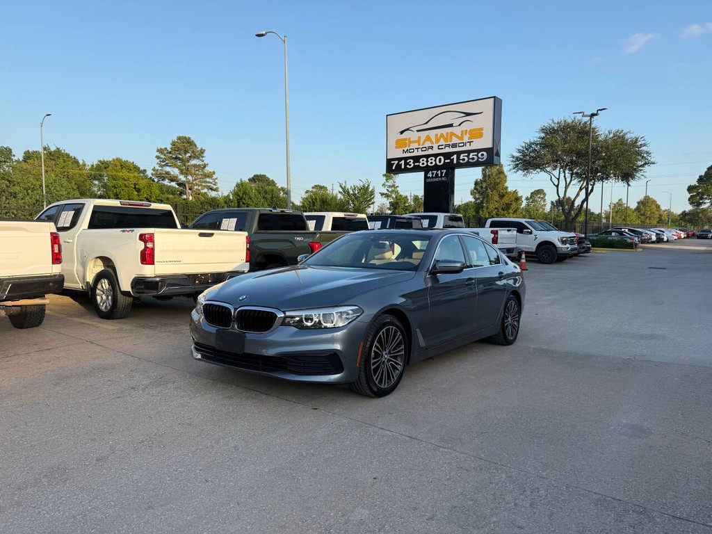 BMW 5 Series Vehicle Full-screen Gallery Image 45