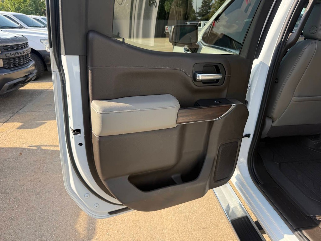 GMC Sierra 1500 Vehicle Full-screen Gallery Image 14