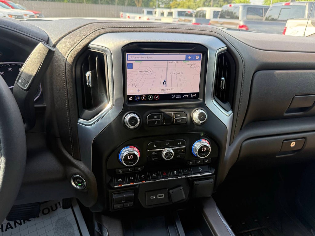 GMC Sierra 1500 Vehicle Full-screen Gallery Image 24