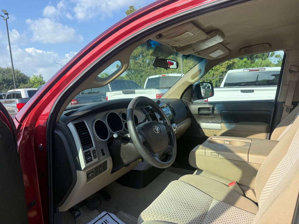 Toyota Tundra 2WD Truck Vehicle Full-screen Gallery Image 06