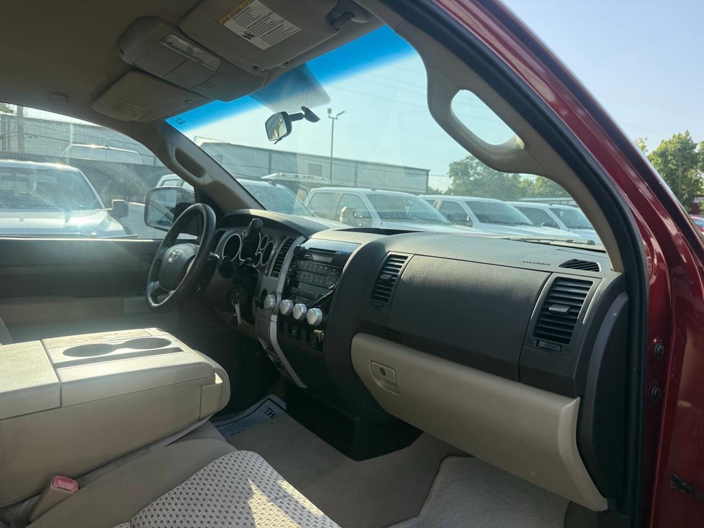 Toyota Tundra 2WD Truck Vehicle Full-screen Gallery Image 09