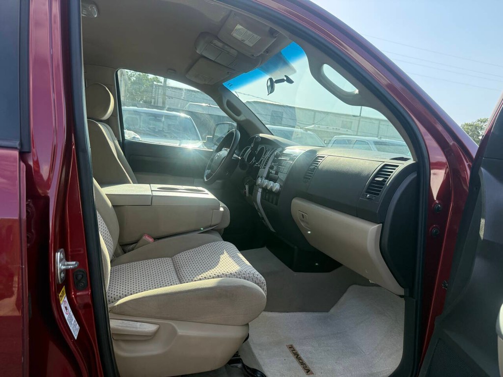 Toyota Tundra 2WD Truck Vehicle Full-screen Gallery Image 10