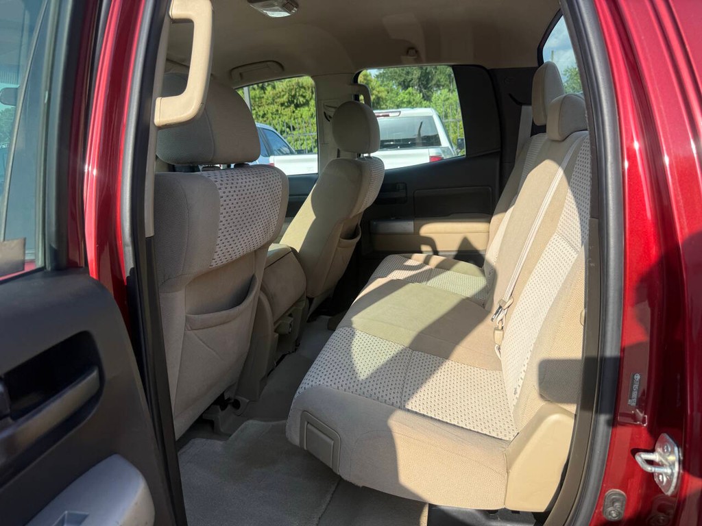 Toyota Tundra 2WD Truck Vehicle Full-screen Gallery Image 13