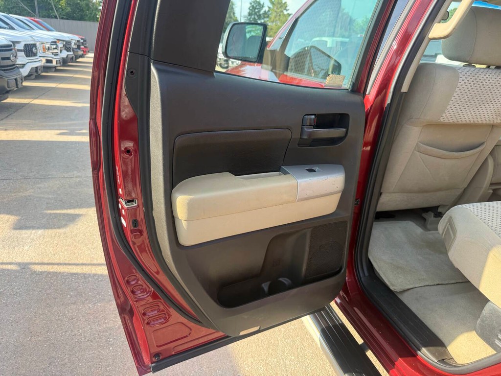 Toyota Tundra 2WD Truck Vehicle Full-screen Gallery Image 14
