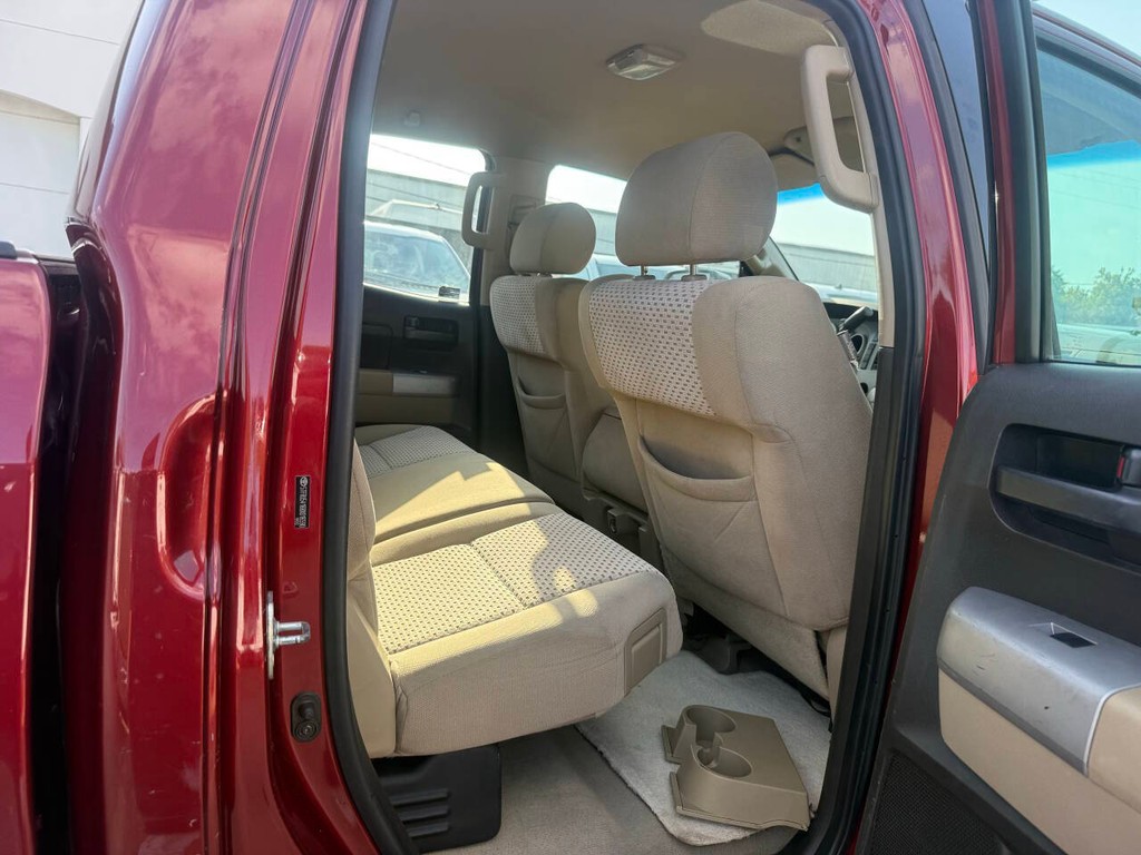 Toyota Tundra 2WD Truck Vehicle Full-screen Gallery Image 15