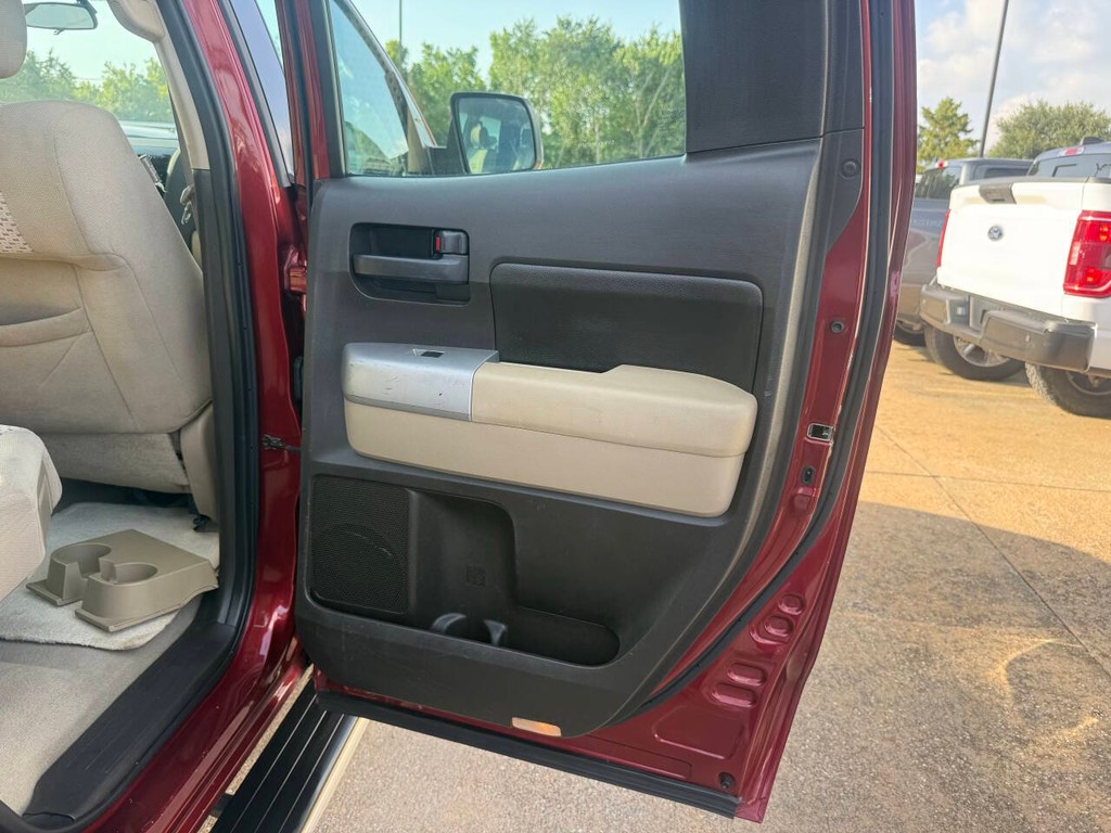 Toyota Tundra 2WD Truck Vehicle Full-screen Gallery Image 16