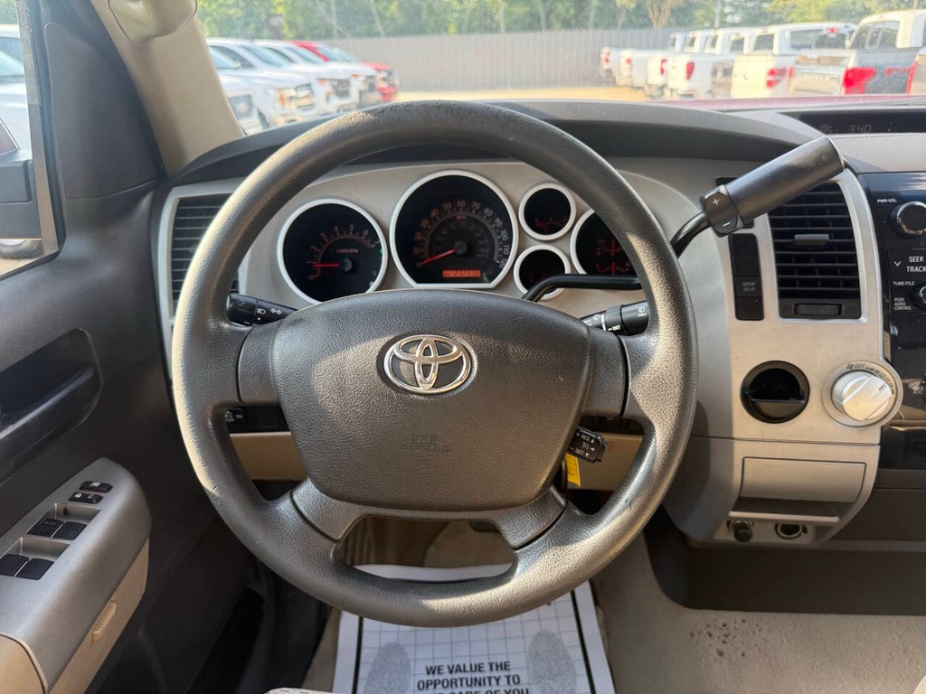 Toyota Tundra 2WD Truck Vehicle Full-screen Gallery Image 23