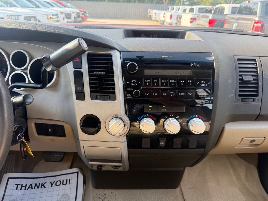 Toyota Tundra 2WD Truck Vehicle Full-screen Gallery Image 25