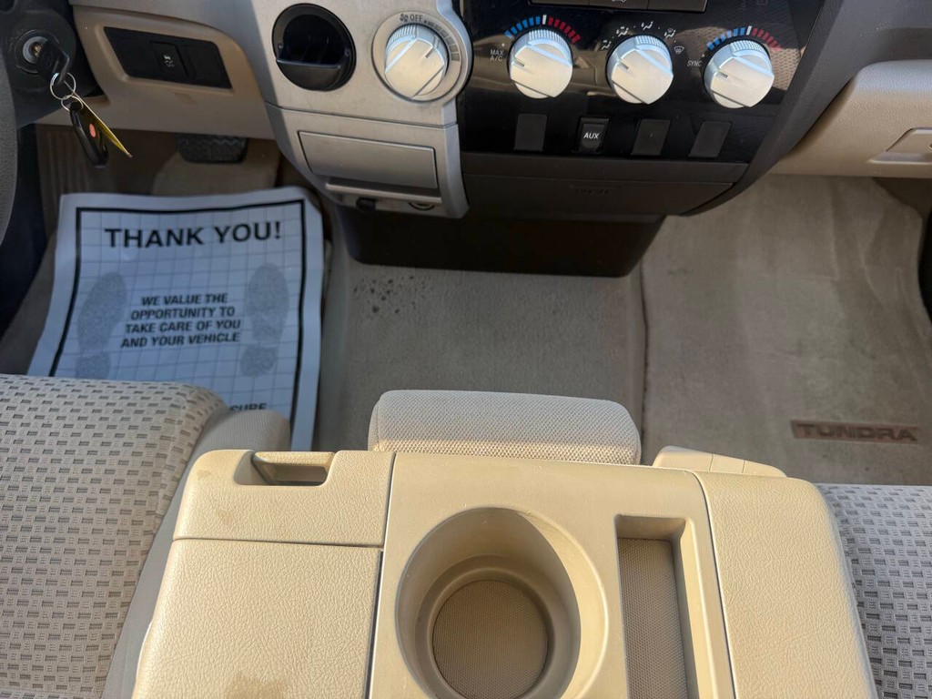 Toyota Tundra 2WD Truck Vehicle Full-screen Gallery Image 28