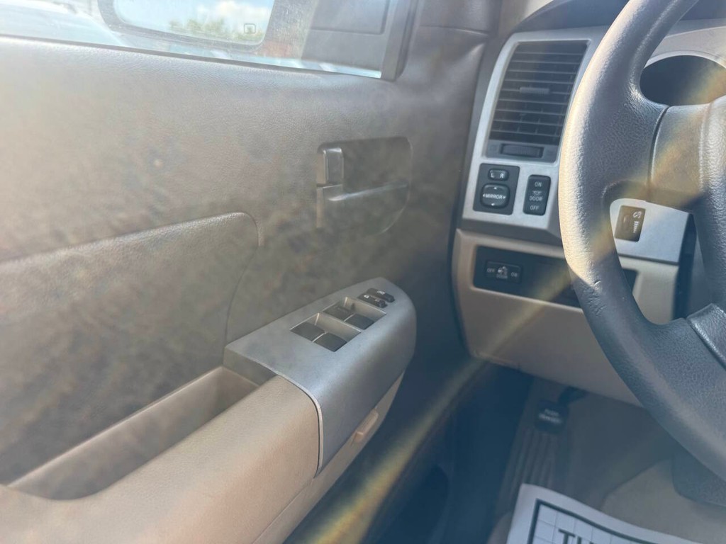 Toyota Tundra 2WD Truck Vehicle Full-screen Gallery Image 29