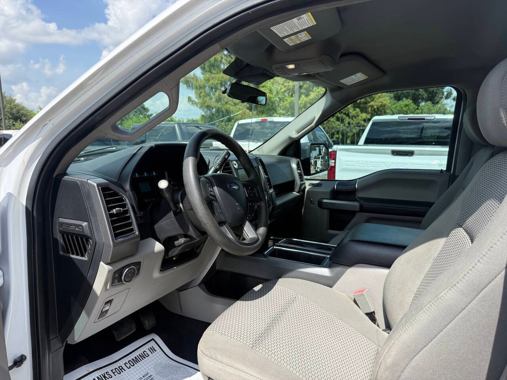Ford F-150 Vehicle Full-screen Gallery Image 06