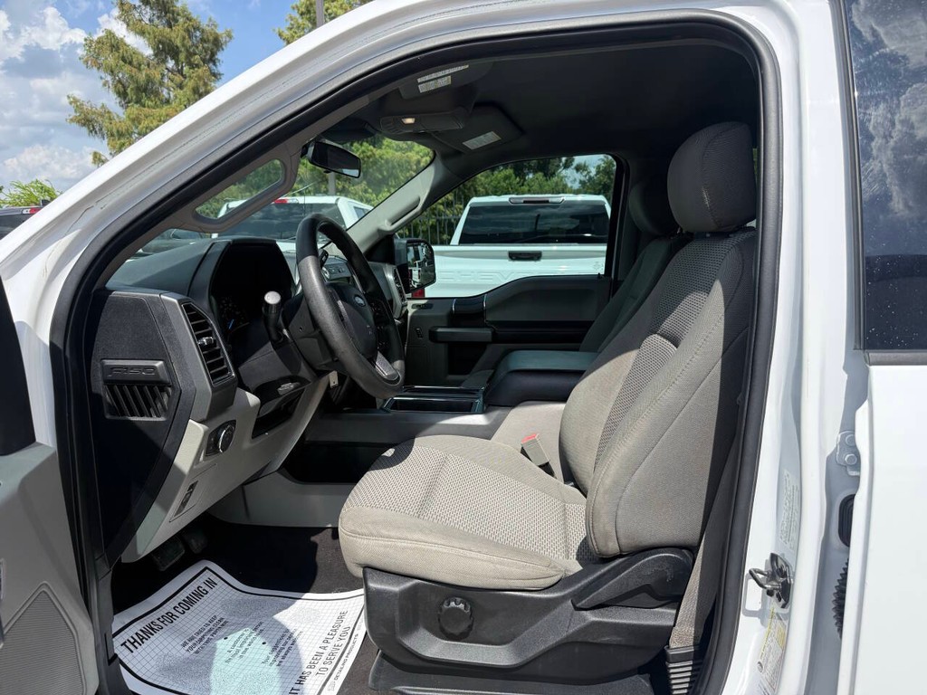 Ford F-150 Vehicle Full-screen Gallery Image 07