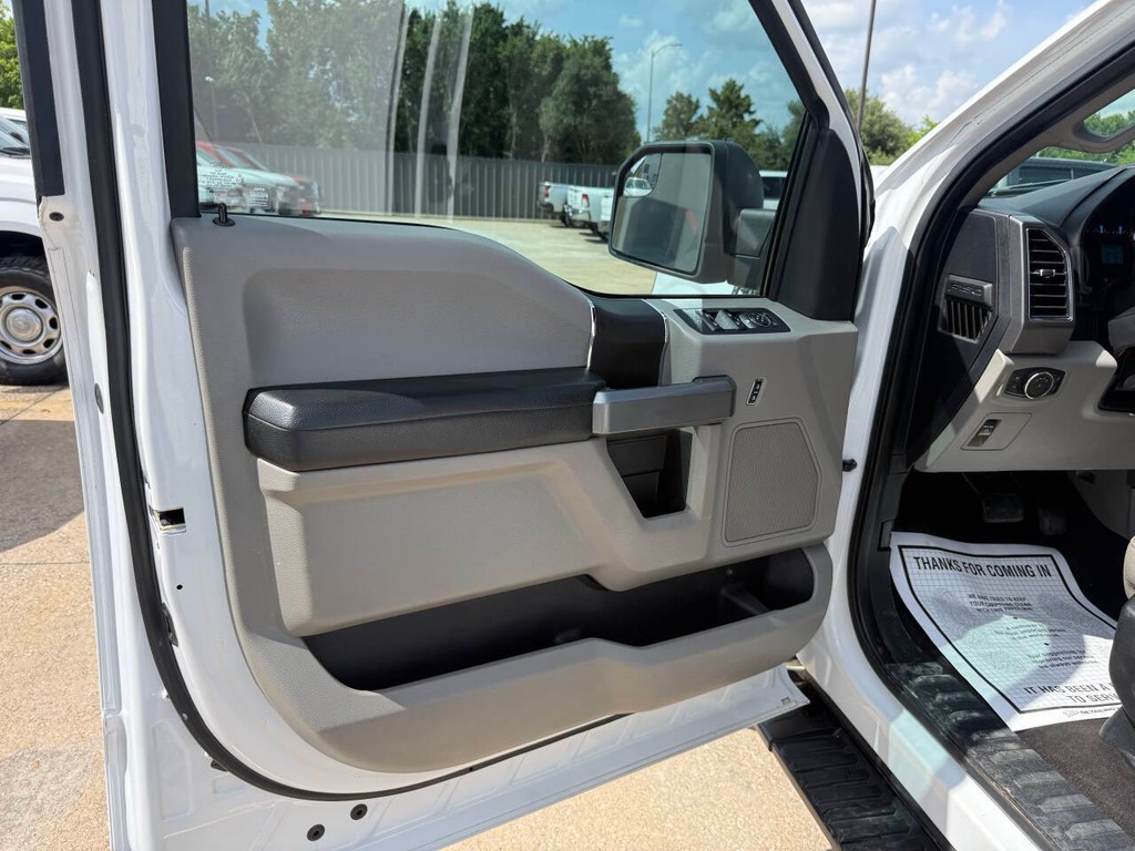 Ford F-150 Vehicle Full-screen Gallery Image 08