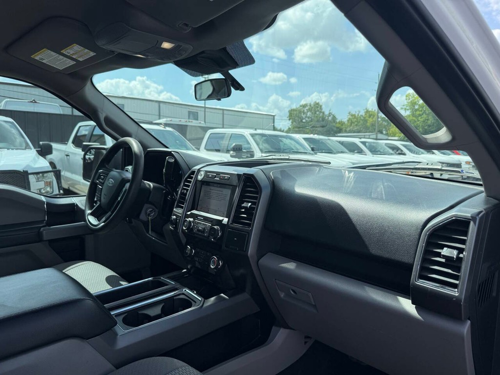 Ford F-150 Vehicle Full-screen Gallery Image 09