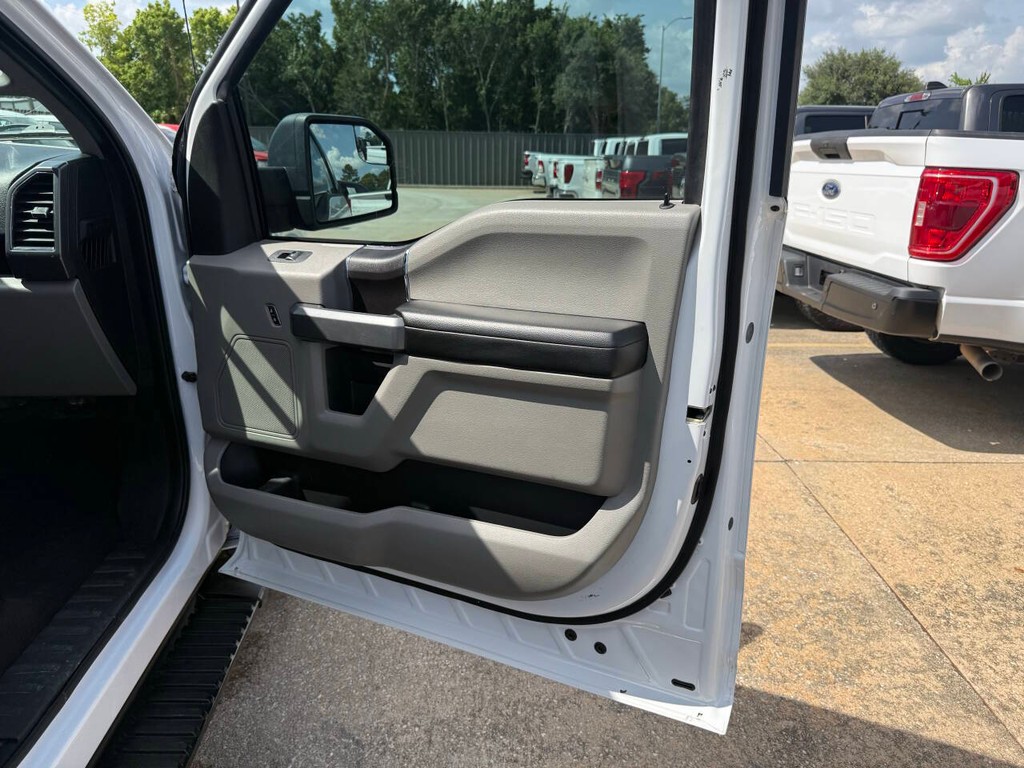 Ford F-150 Vehicle Full-screen Gallery Image 11