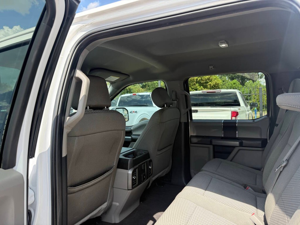 Ford F-150 Vehicle Full-screen Gallery Image 12