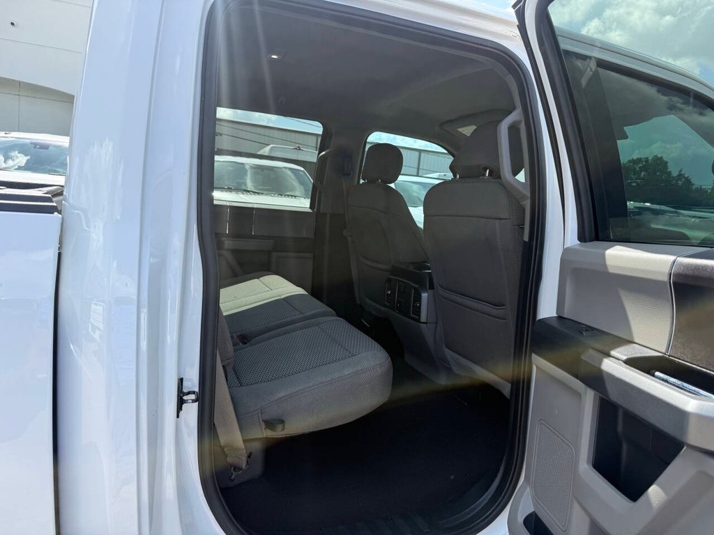 Ford F-150 Vehicle Full-screen Gallery Image 15