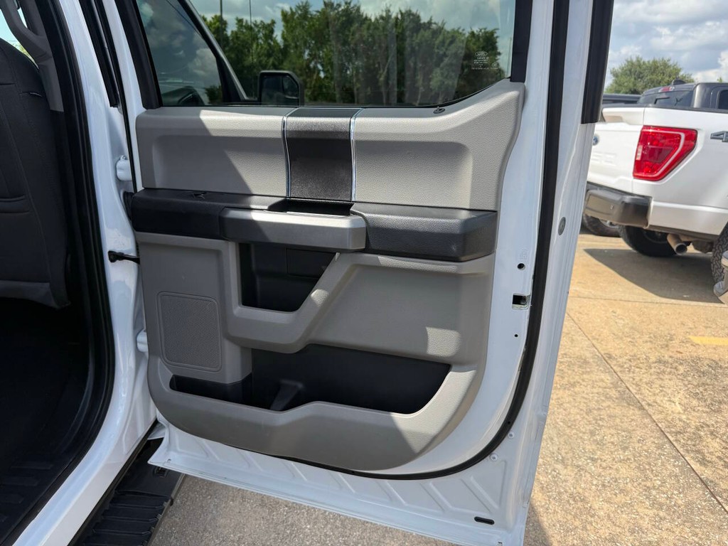 Ford F-150 Vehicle Full-screen Gallery Image 16