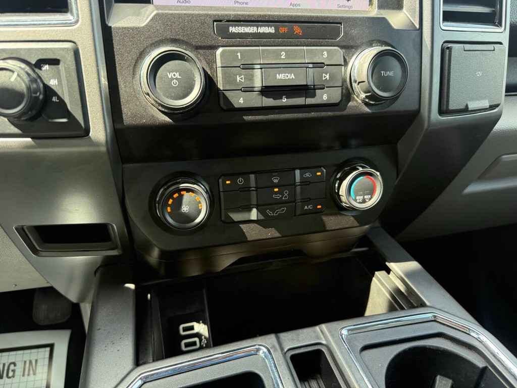 Ford F-150 Vehicle Full-screen Gallery Image 28