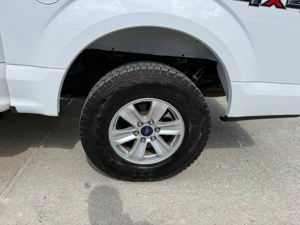 Ford F-150 Vehicle Full-screen Gallery Image 36