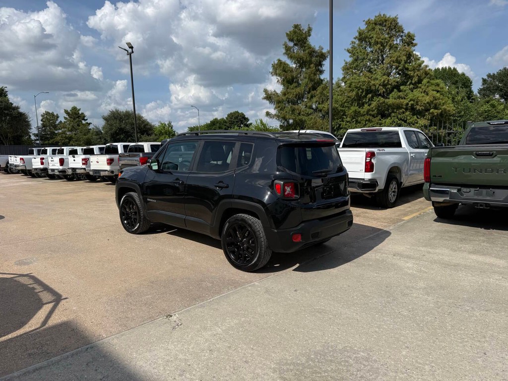 Jeep Renegade Vehicle Full-screen Gallery Image 04