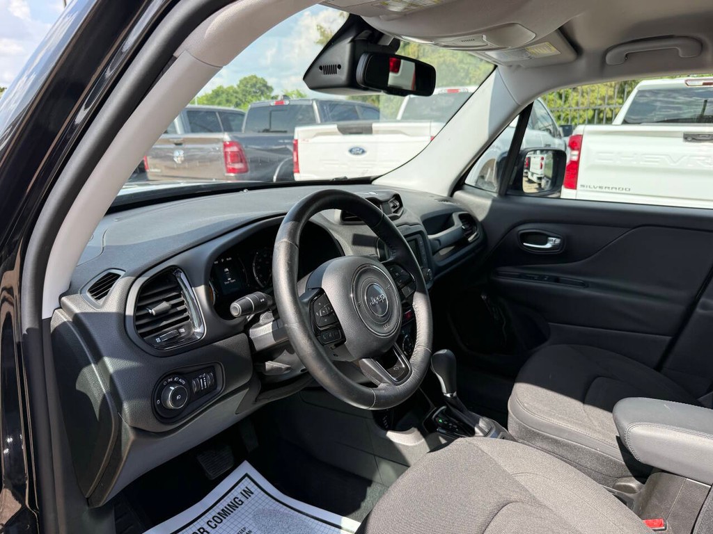 Jeep Renegade Vehicle Full-screen Gallery Image 06