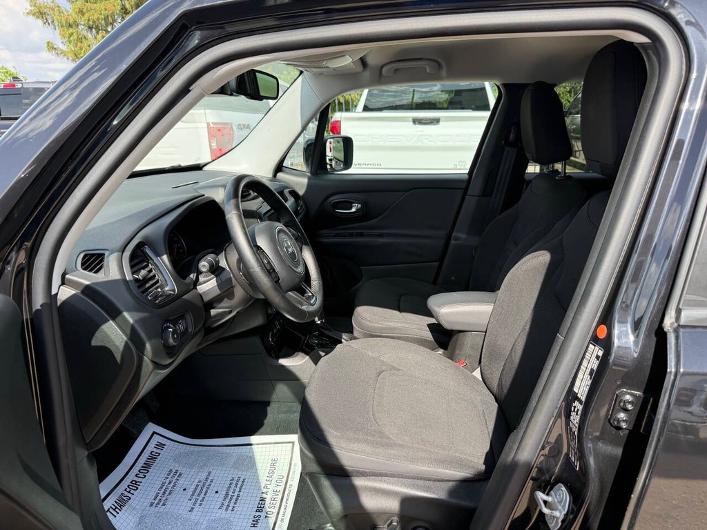 Jeep Renegade Vehicle Full-screen Gallery Image 07