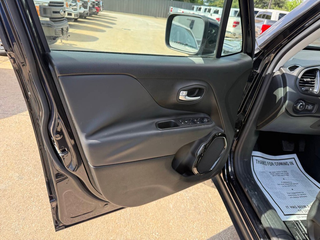 Jeep Renegade Vehicle Full-screen Gallery Image 08