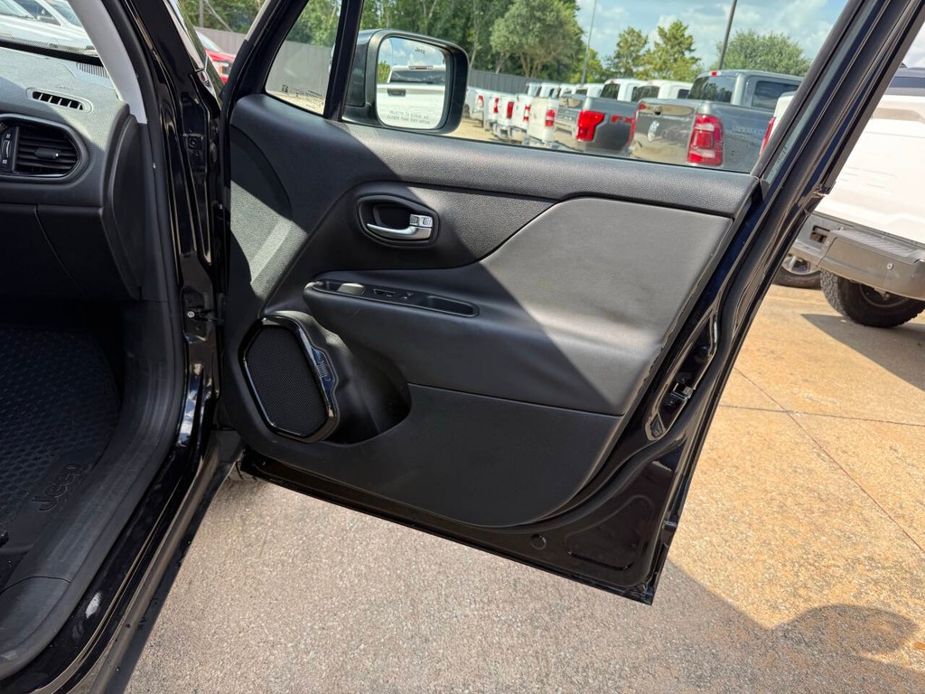 Jeep Renegade Vehicle Full-screen Gallery Image 11
