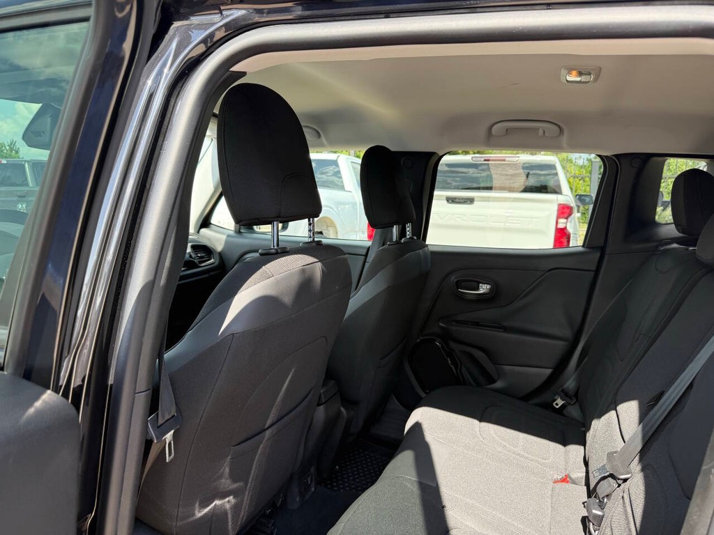 Jeep Renegade Vehicle Full-screen Gallery Image 12