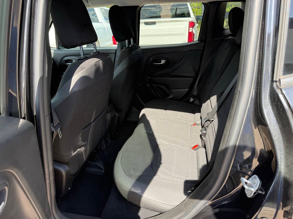 Jeep Renegade Vehicle Full-screen Gallery Image 13
