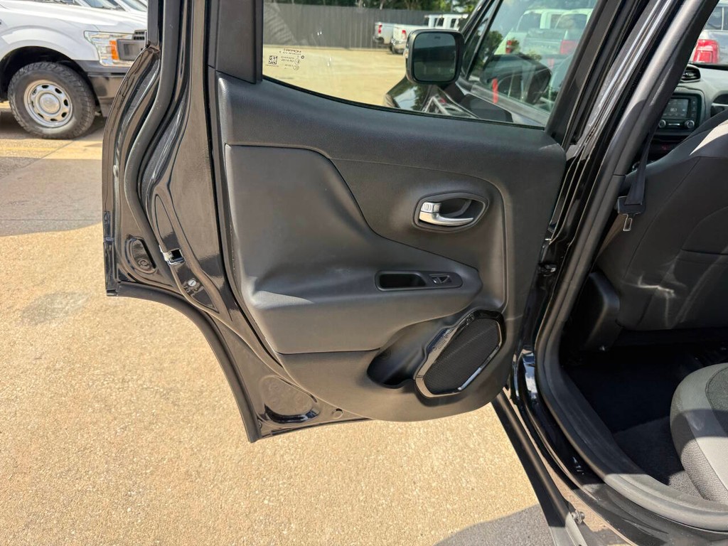 Jeep Renegade Vehicle Full-screen Gallery Image 14