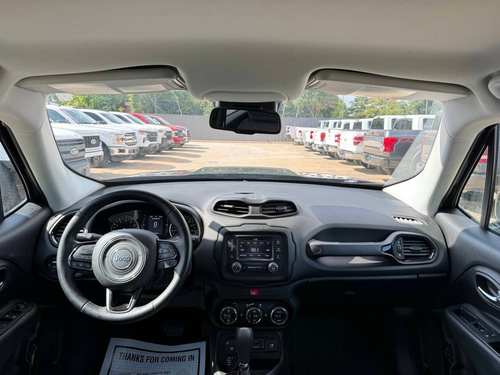 Jeep Renegade Vehicle Full-screen Gallery Image 17