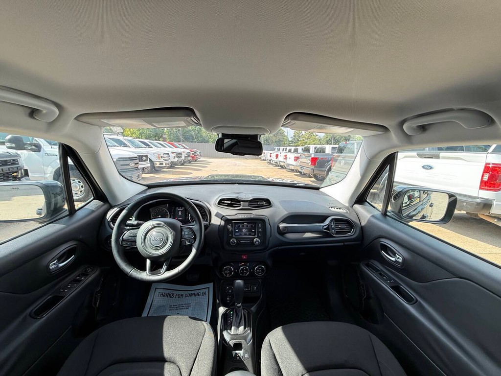 Jeep Renegade Vehicle Full-screen Gallery Image 18