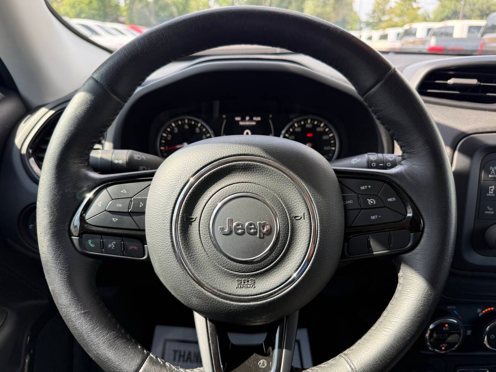 Jeep Renegade Vehicle Full-screen Gallery Image 24