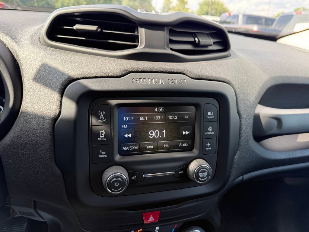 Jeep Renegade Vehicle Full-screen Gallery Image 25
