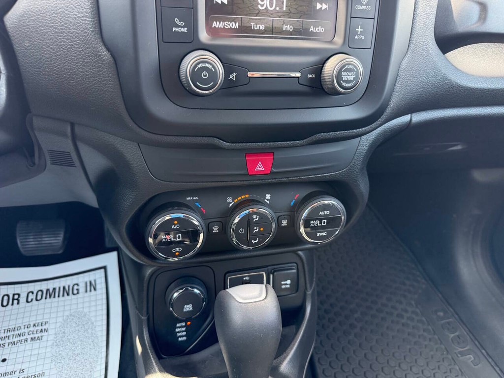 Jeep Renegade Vehicle Full-screen Gallery Image 27