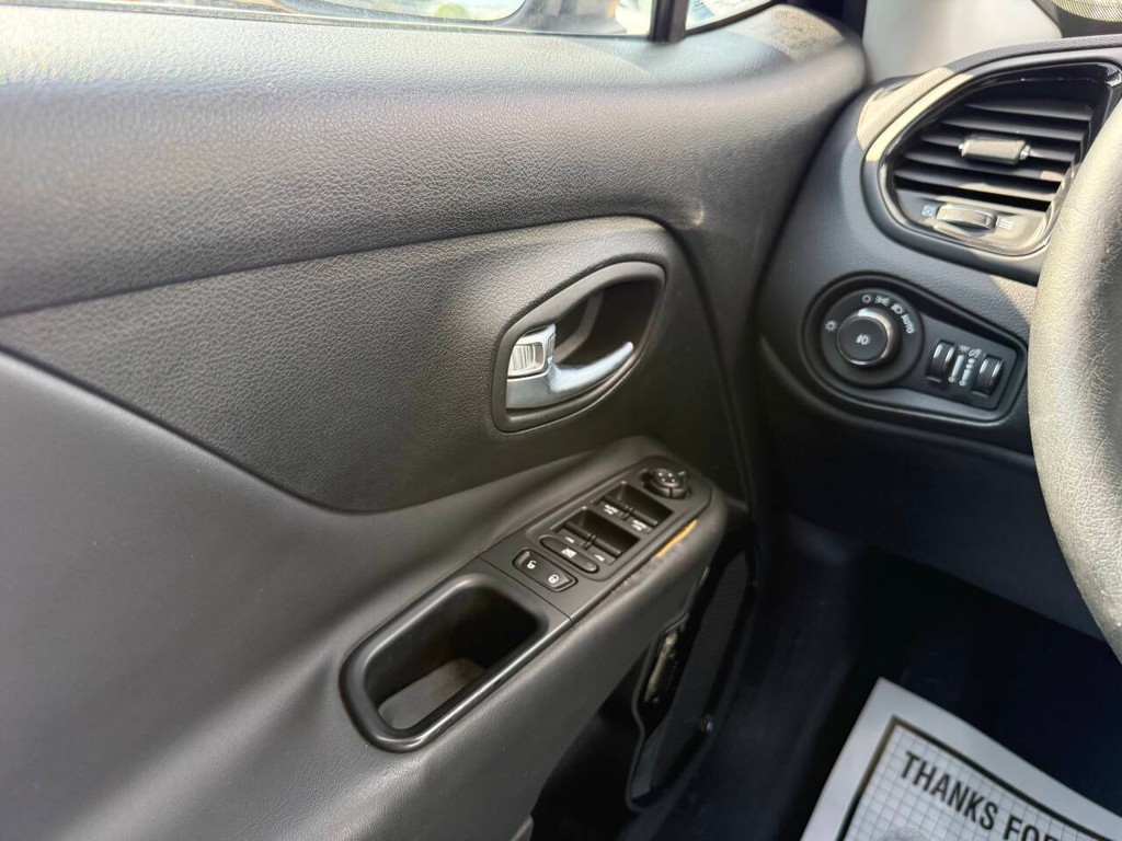 Jeep Renegade Vehicle Full-screen Gallery Image 30