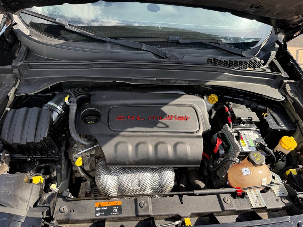 Jeep Renegade Vehicle Full-screen Gallery Image 34