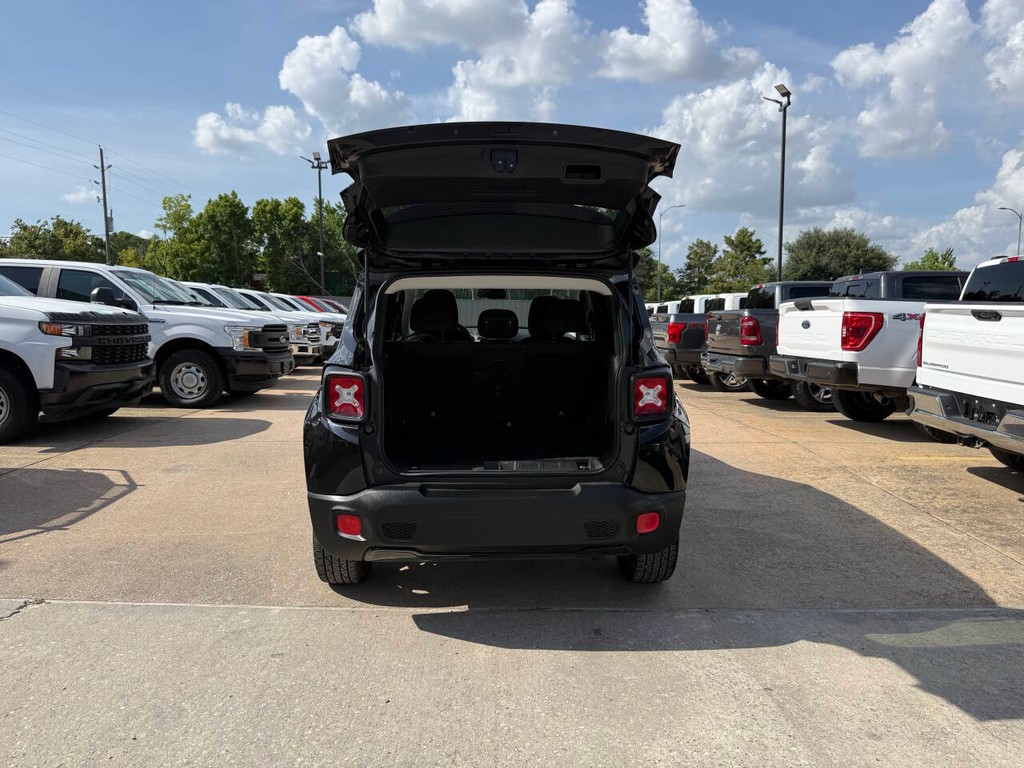 Jeep Renegade Vehicle Full-screen Gallery Image 36