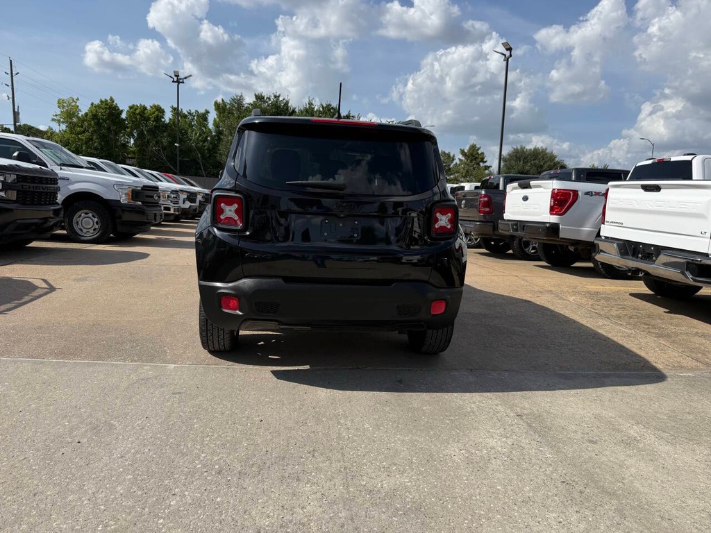 Jeep Renegade Vehicle Full-screen Gallery Image 37