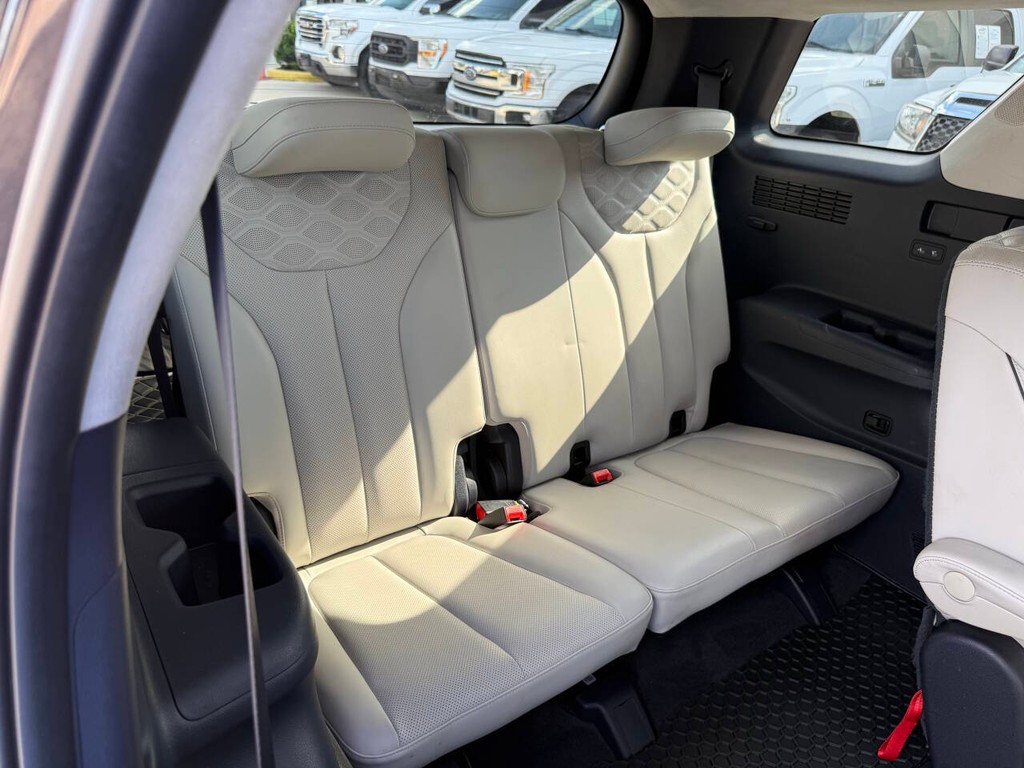 Hyundai Palisade Vehicle Full-screen Gallery Image 16