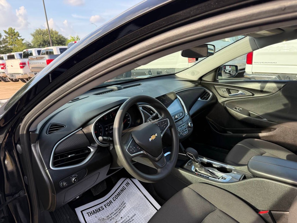 Chevrolet Malibu Vehicle Full-screen Gallery Image 06