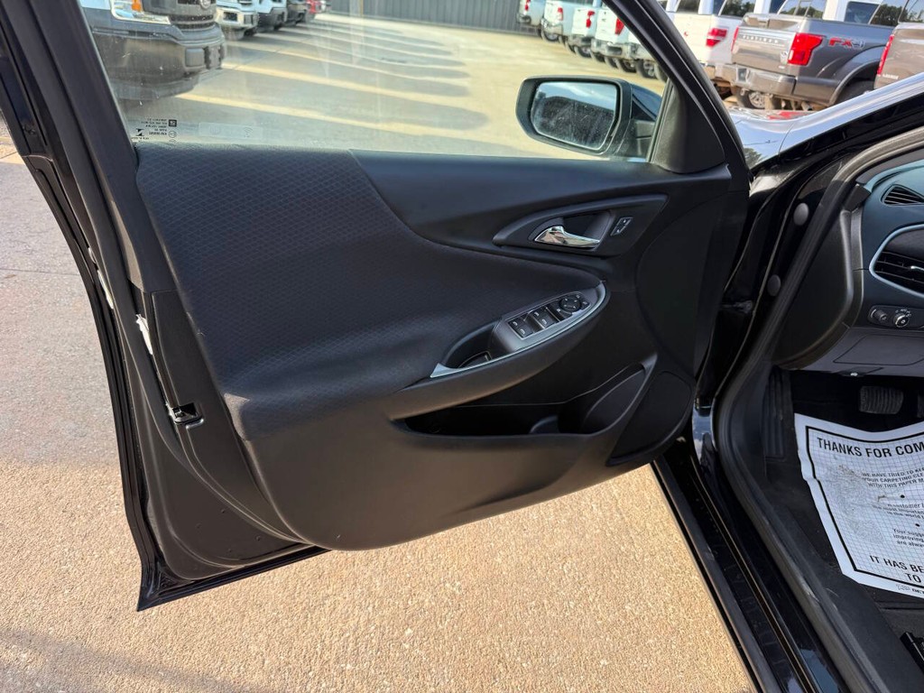 Chevrolet Malibu Vehicle Full-screen Gallery Image 08