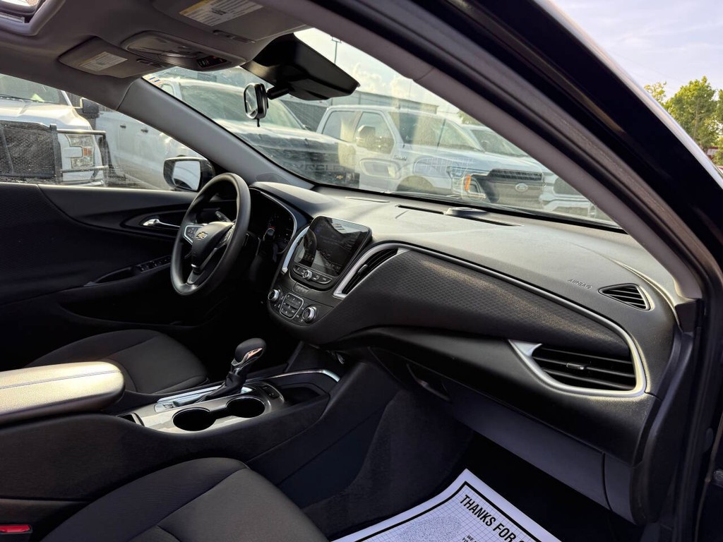 Chevrolet Malibu Vehicle Full-screen Gallery Image 09