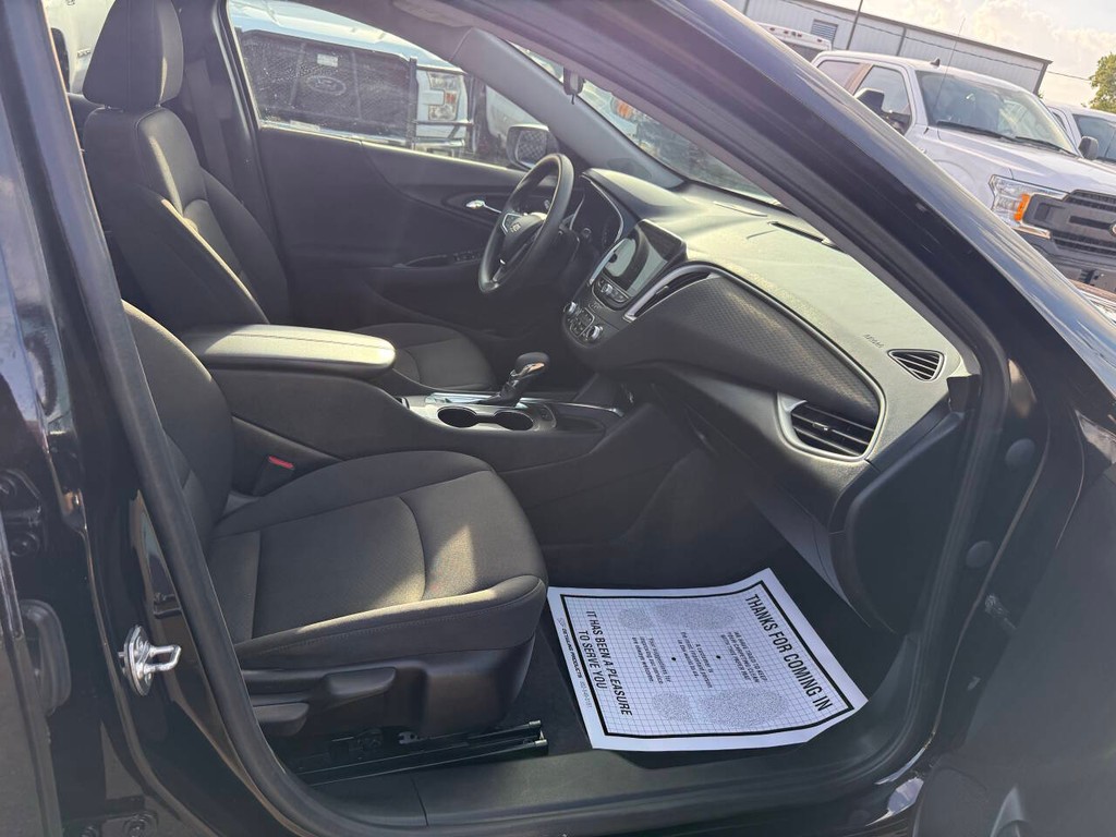Chevrolet Malibu Vehicle Full-screen Gallery Image 10