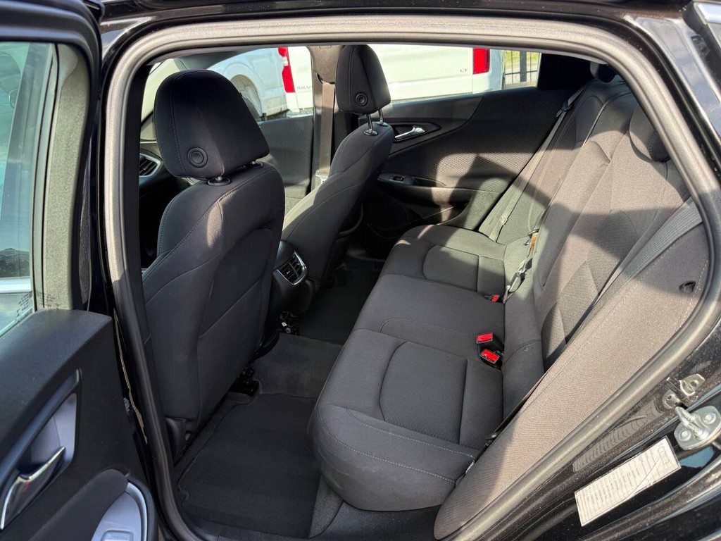 Chevrolet Malibu Vehicle Full-screen Gallery Image 13
